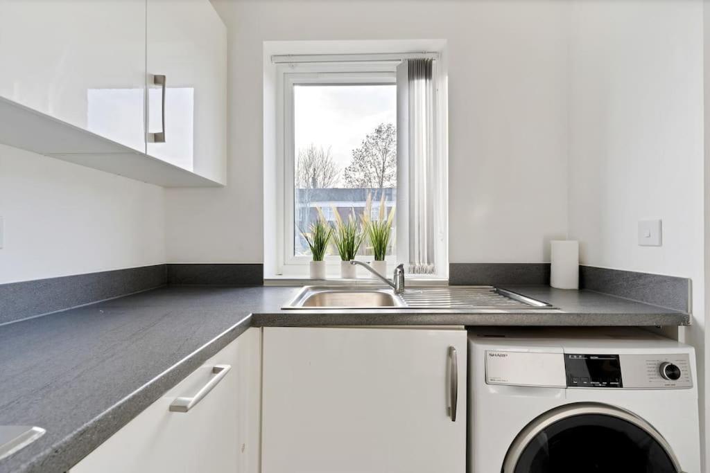 Luxury Birmingham City Centre Townhouse With Free Parking - Sleeps 4 - Perfect For Contractors, Business Travellers, Families And Other Groups - Near Bullring, Newstreet, Selfridges, Nec, Nia & Birmingham Airport Eksteriør billede