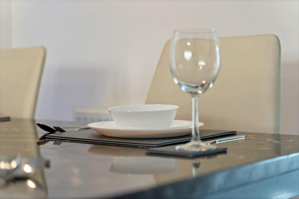 Luxury Birmingham City Centre Townhouse With Free Parking - Sleeps 4 - Perfect For Contractors, Business Travellers, Families And Other Groups - Near Bullring, Newstreet, Selfridges, Nec, Nia & Birmingham Airport Eksteriør billede