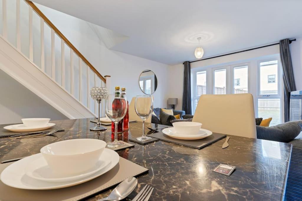 Luxury Birmingham City Centre Townhouse With Free Parking - Sleeps 4 - Perfect For Contractors, Business Travellers, Families And Other Groups - Near Bullring, Newstreet, Selfridges, Nec, Nia & Birmingham Airport Eksteriør billede